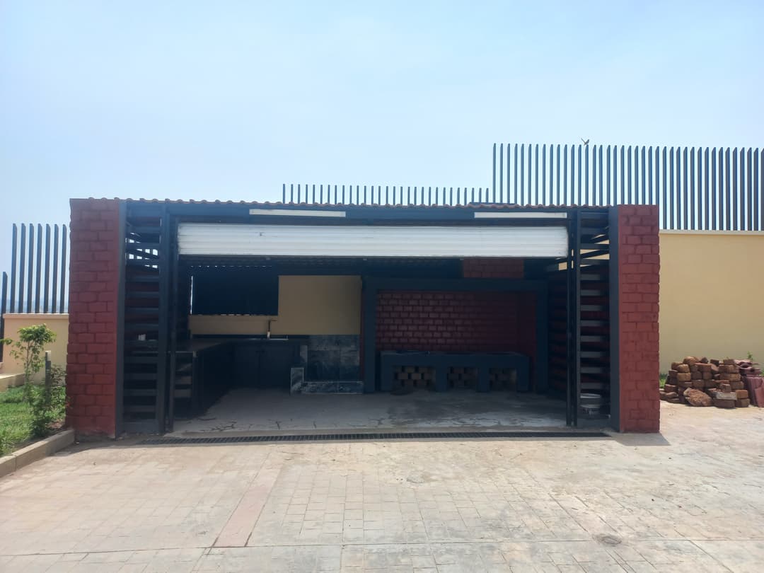 Outdoor kitchen and Store